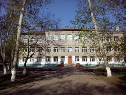 КГКОУ Школа 1
Трехэтажное кирпичное здание